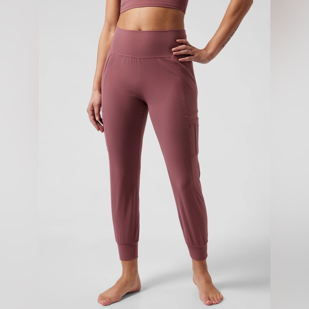 Athleta Salutation cargo jogger athletic pants in dark pink
